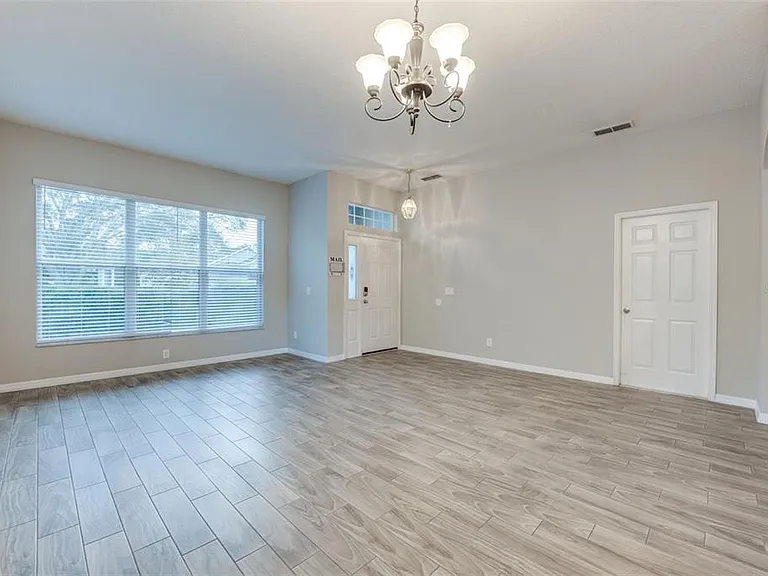 1175 Chessington Cir — Photo 4
