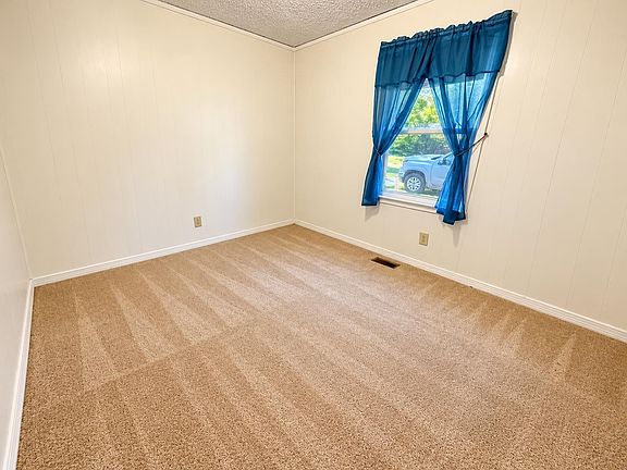 14th image of 305 3rd Ave S