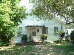 110 N Center St, Selma, NC 27576