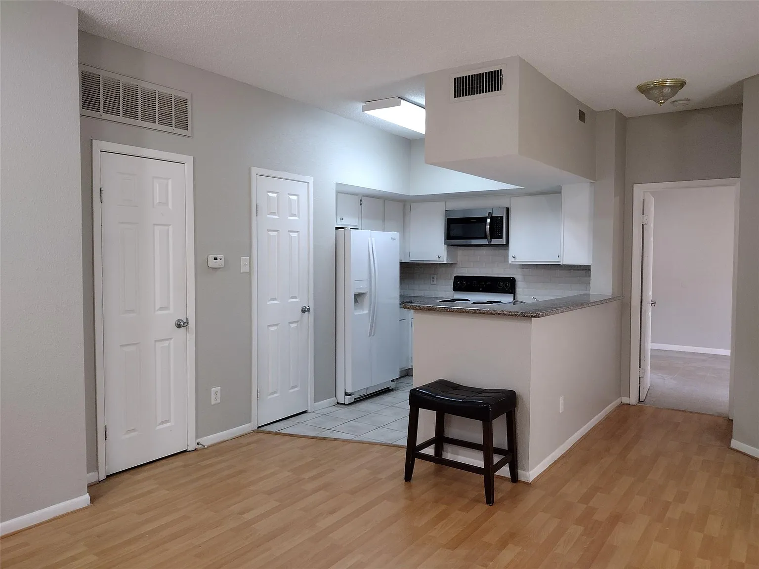 1 bed, 1.0 bath, 643 sqft, $998 — Photo 4