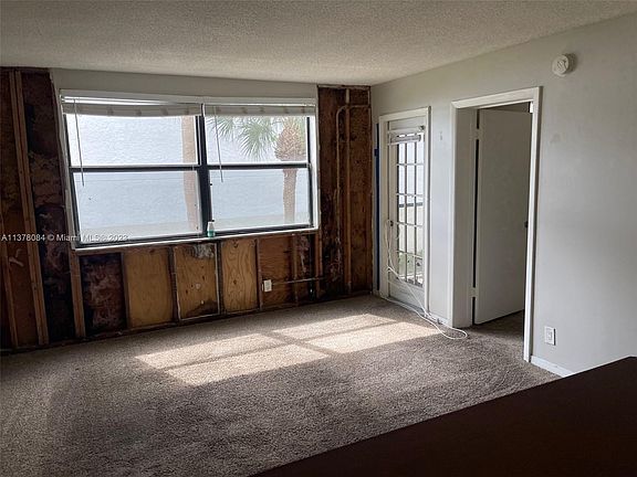 4th image of 728 Executive Center Dr APT 28