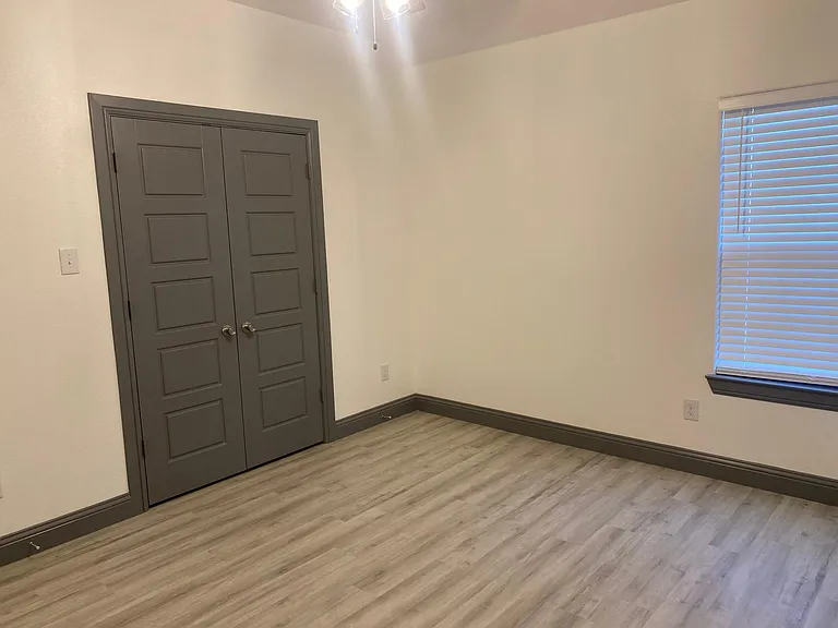 823 E Arlington Ave — Photo 14