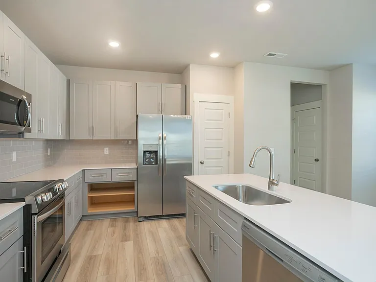 4524 Ropha Ct — Photo 7