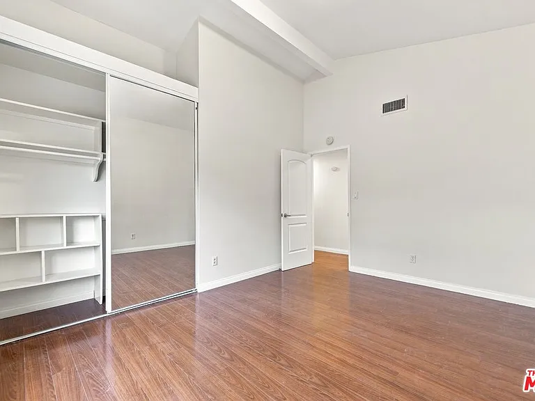 15920 Gledhill St — Photo 35