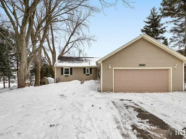 17772 Westbrook Dr, Casnovia, MI 49318