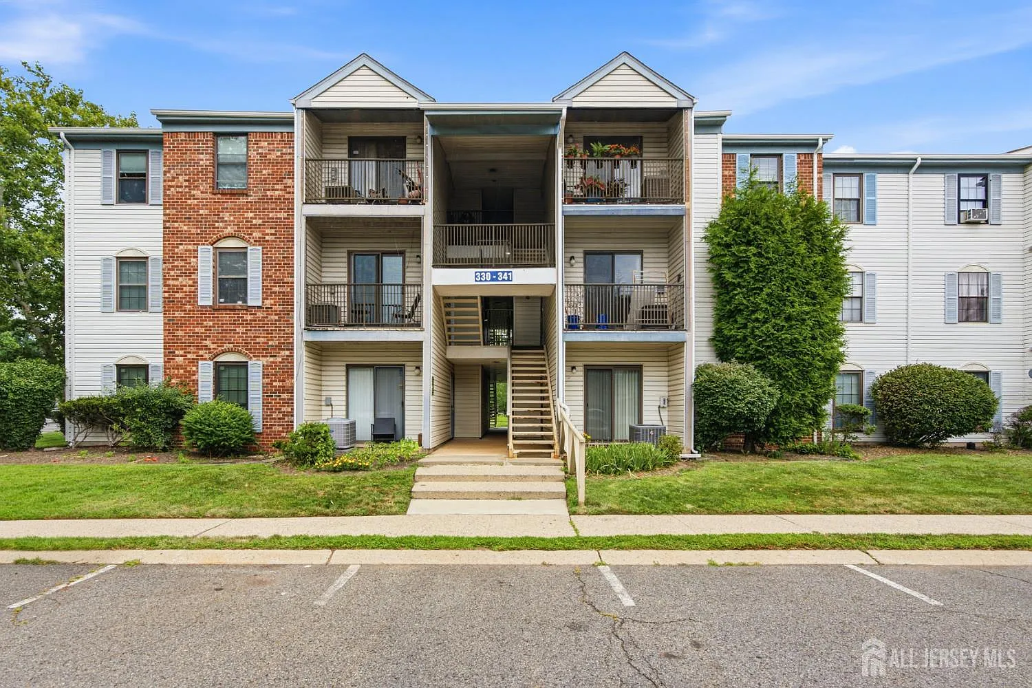 3 bed, 1.0 bath, $2,700 — Photo 1