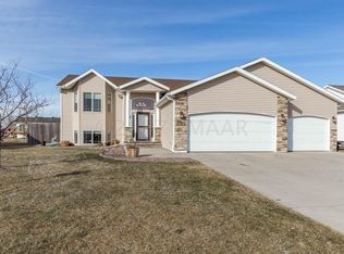 512 Woodbridge Dr, Dilworth, MN 56529