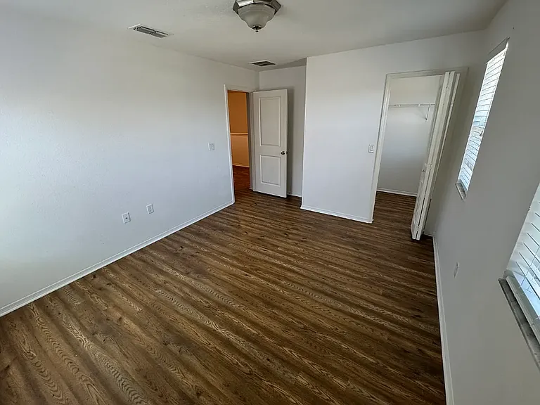 4702 Blue Diamond St — Photo 3
