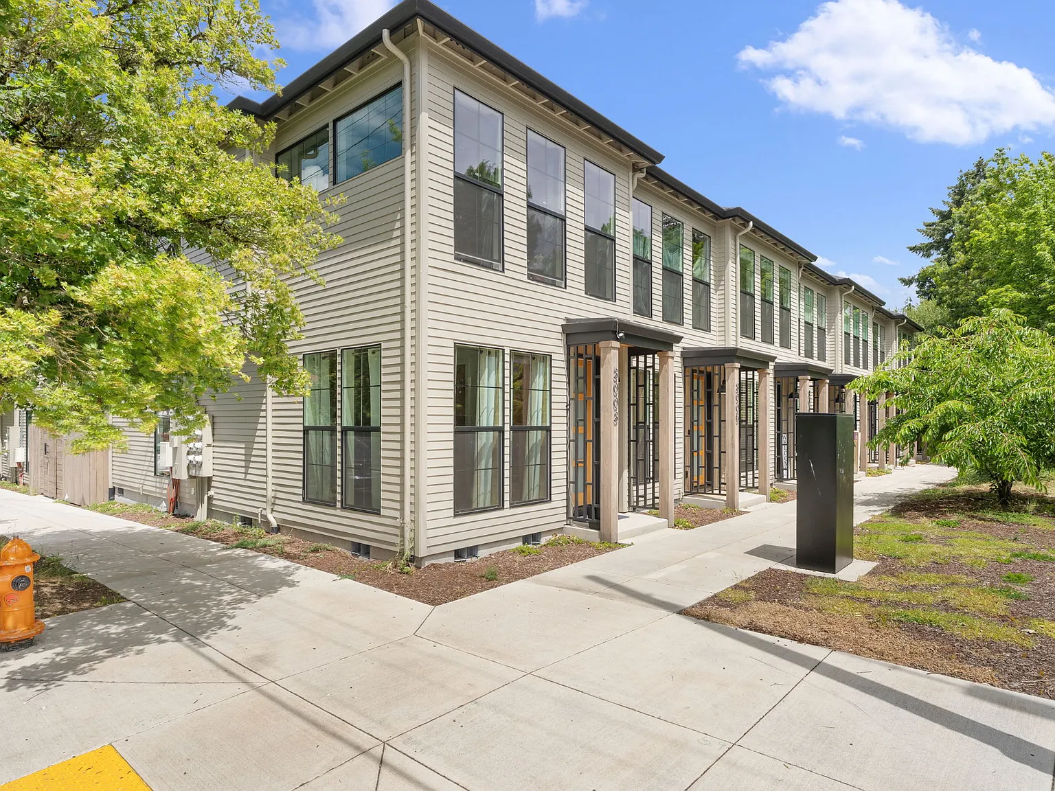 2 bed, 2.5 bath, $3,950 — Photo 1