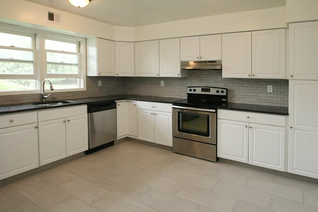 3 bed, 2000 sqft, $4,750 — Photo 2