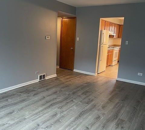 3rd image of 40 W Walnut Ct #11