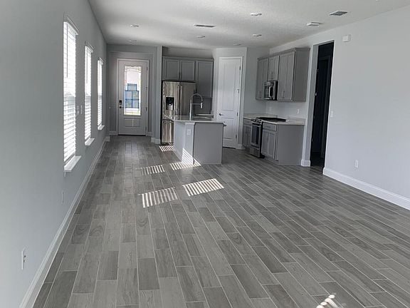 4th image of 147 Clifton Bay Loop