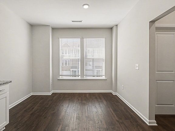 5th image of 1104 Harmony Trl