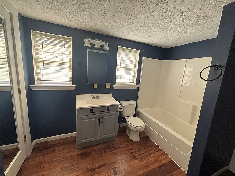 104 N Grove St — Photo 9