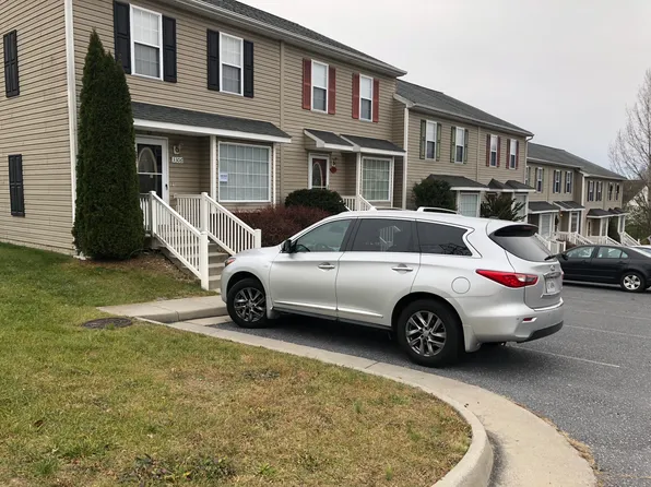 3334 Debbie Ct, Harrisonburg, VA 22801