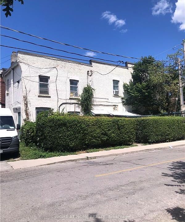 2nd image of 782 Dovercourt Rd