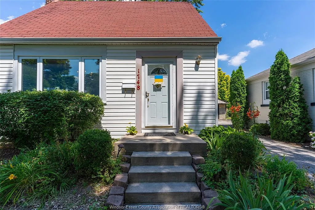 3 bed, $1,700 — Photo 2