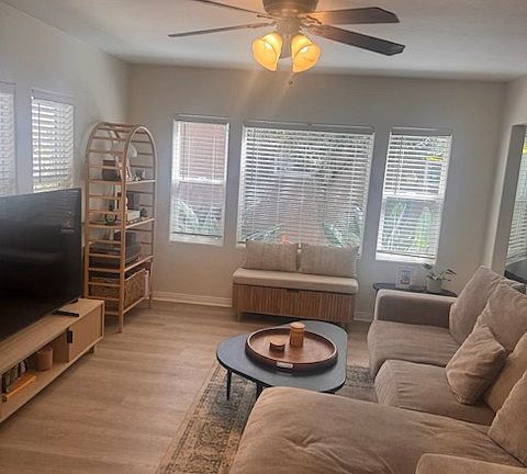 4th image of 1610 Upas St #14