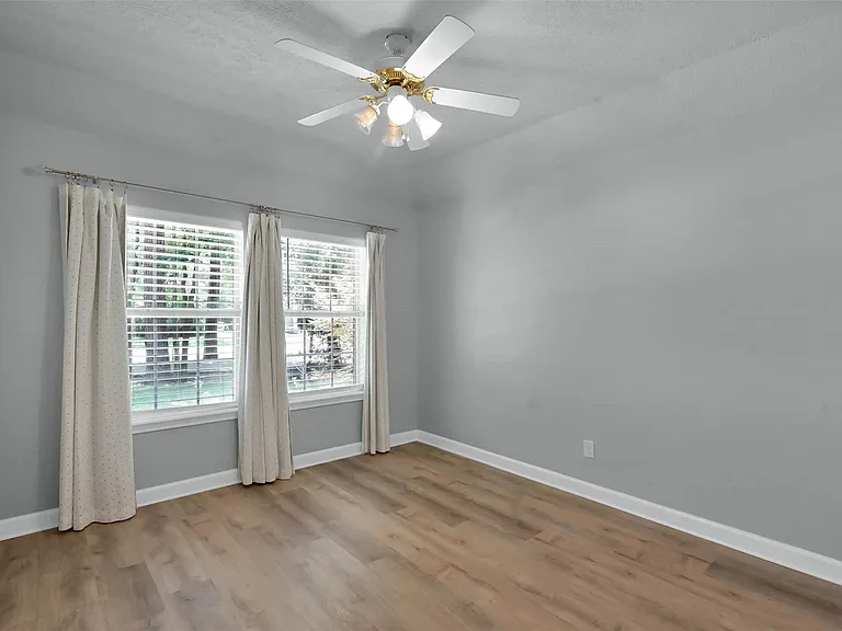 84 Oak Grove Ln — Photo 22