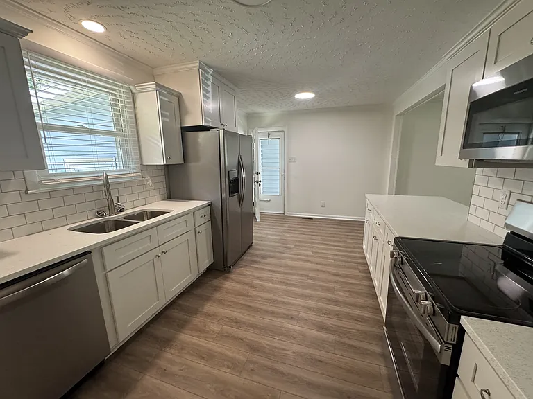 208 Regalwood Dr — Photo 6