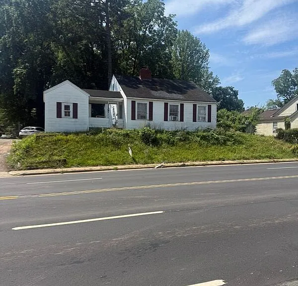 1127 West Blvd — Photo 1