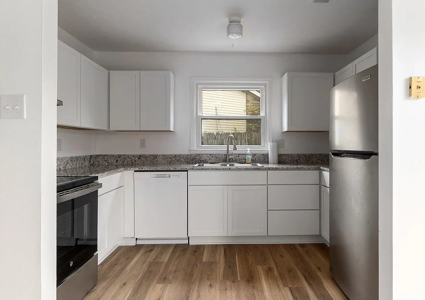 3 bed, 1107 sqft, $1,795 — Photo 4
