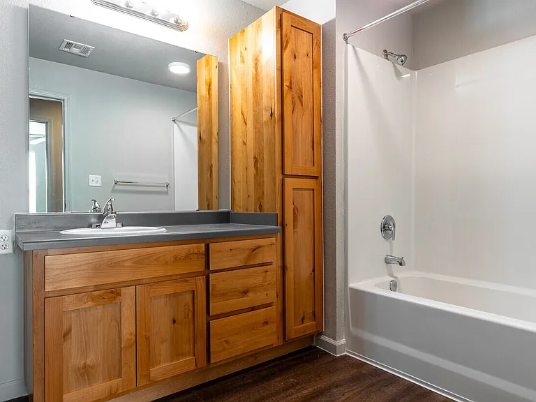 Juniper Pointe Apartments — Photo 10