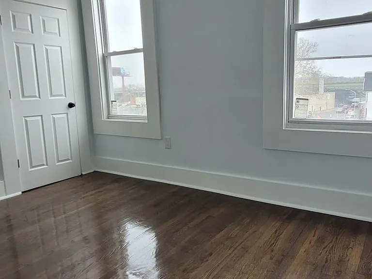 329-331 Elizabeth Ave — Photo 10