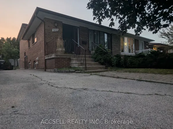 1055 Claredale Rd, Mississauga, ON L5G 1T5