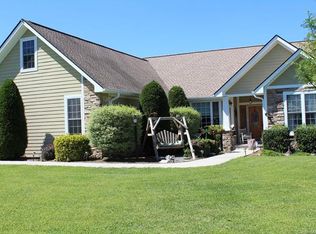 35 Laycock Rd, Hendersonville, NC 28792