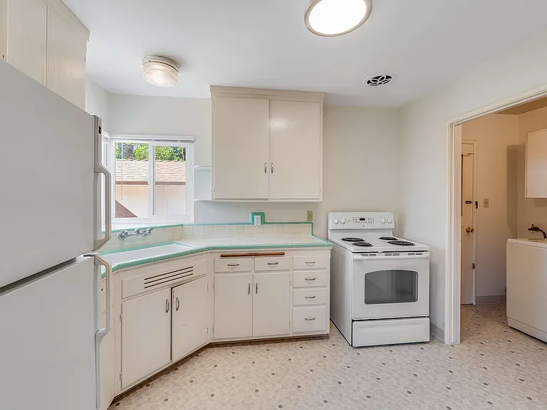 250 Begier Ave #250 — Photo 10