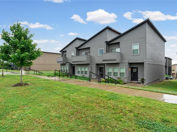 2176 W Moore Ln, Fayetteville, AR 72704