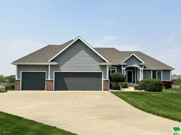 937 Wynstone Dr, Jefferson, SD 57038