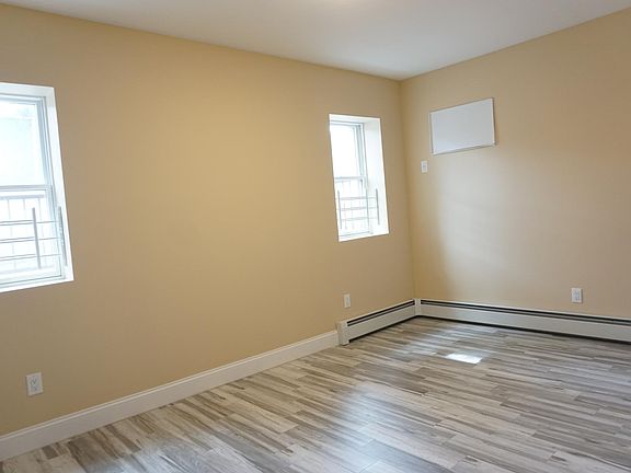 3rd image of 10122 99th St