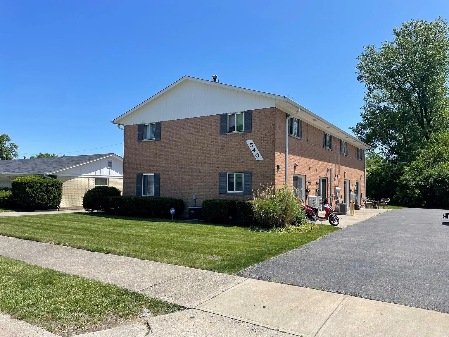 2 bed, 1.5 bath, 960 sqft, $1,100 — Photo 2