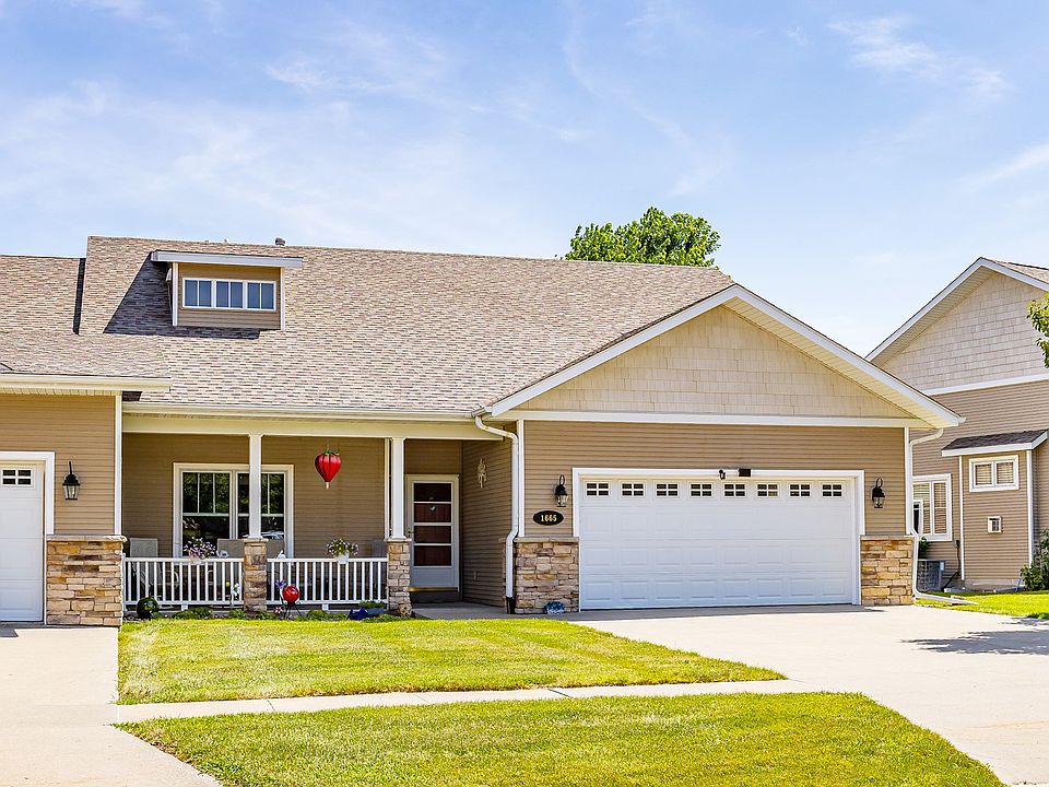1st image of 1665 SE Holiday Crest Cir