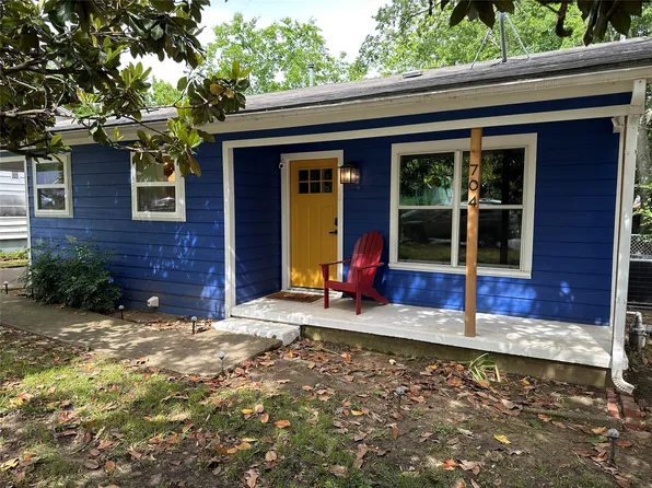 704 N 8th Ave, Denison, TX 75021