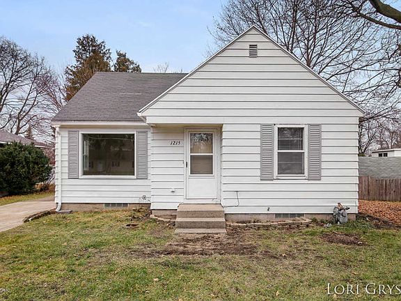 2nd image of 1215 Edmonton St NE