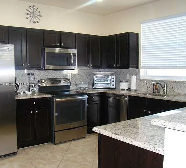 9160 SW 171st Ct — Photo 2
