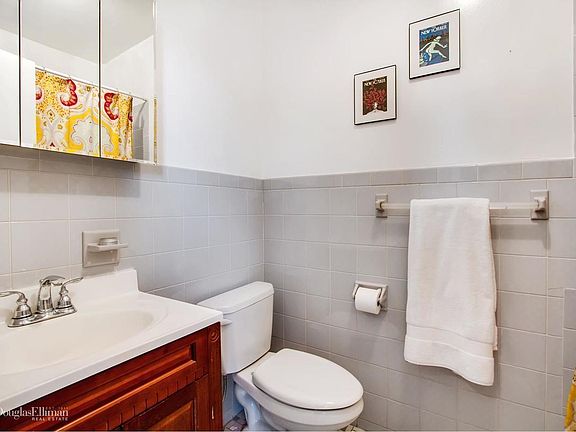 4th image of 140 W 69th St APT 53A