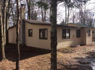 4946 Maplewood St, Harrison, MI 48625