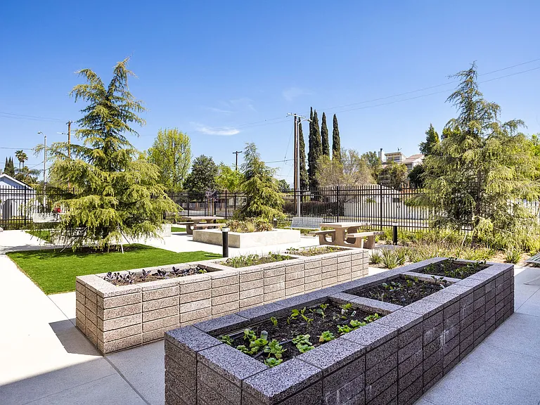 Alexan Noho West — Photo 89