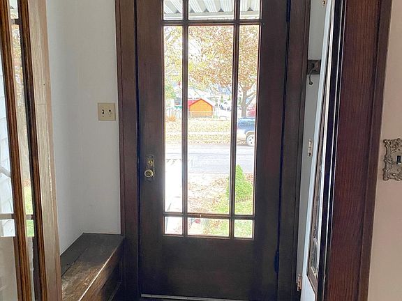 4th image of 321 Vine Ave