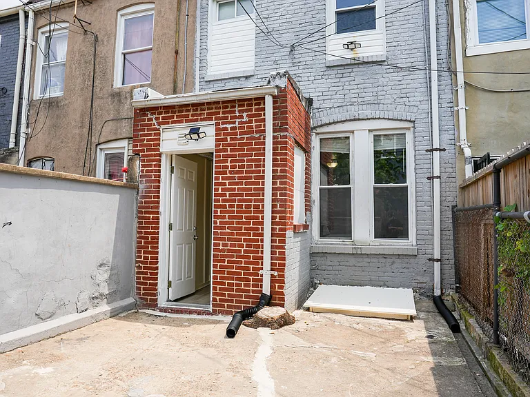 220 N Luzerne Ave — Photo 22