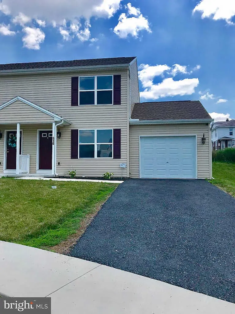 2 bed, 1088 sqft, $1,700 — Photo 1