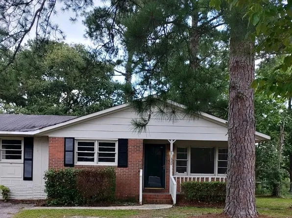 1867 Strathmore Ave, Fayetteville, NC 28304