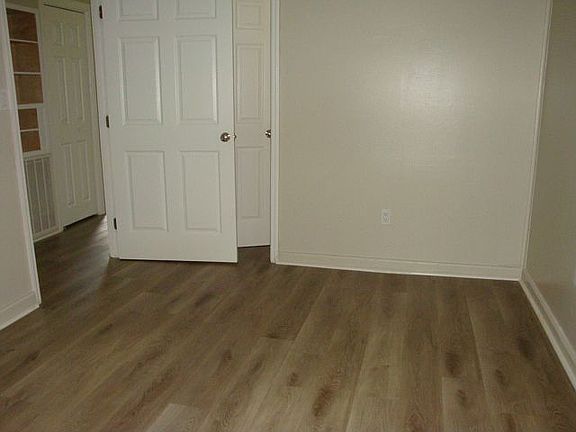 5th image of 6111 Shindler Dr