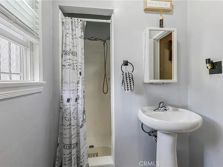 3907 Edgehill Dr — Photo 23