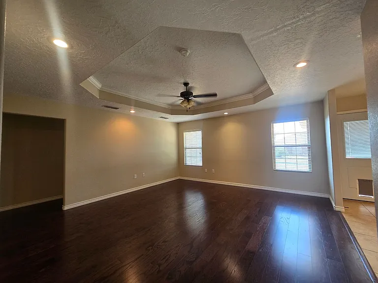 2323 Flagstone Dr — Photo 2