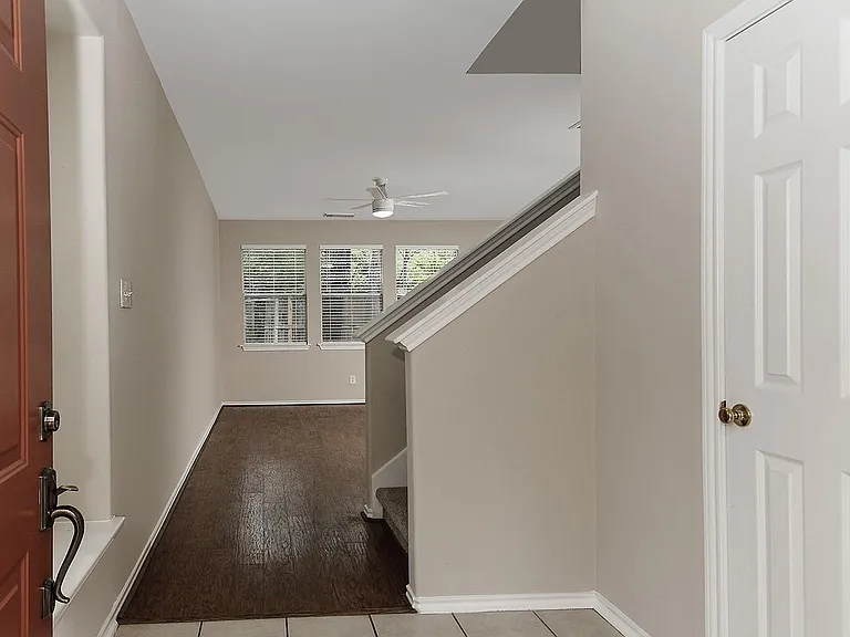 10 Peachridge Pl — Photo 3